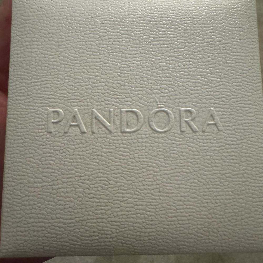 Pandora Silver infinity clasp Bracelet - New without Tags and Gift Box - Picture 4 of 5